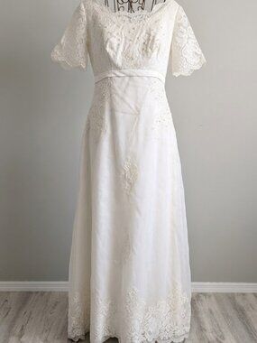 Vintage Lace Wedding Dress Ivory Short Sleeve